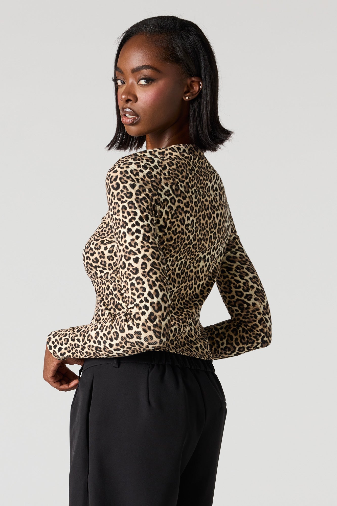 Ribbed Metal Button Long Sleeve Top