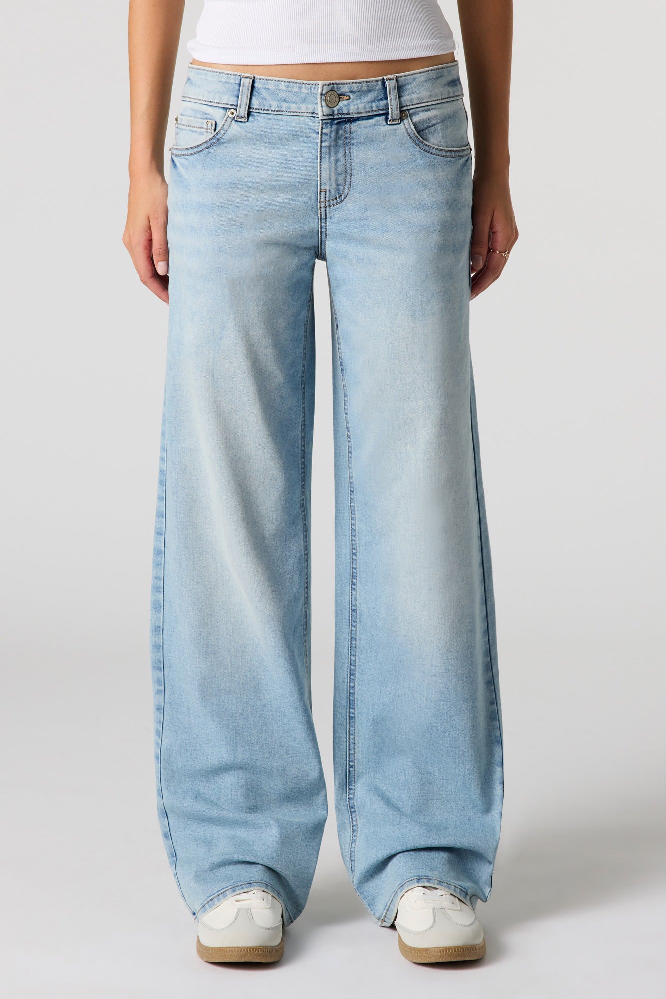 Stretch Low Rise Baggy Light Jean