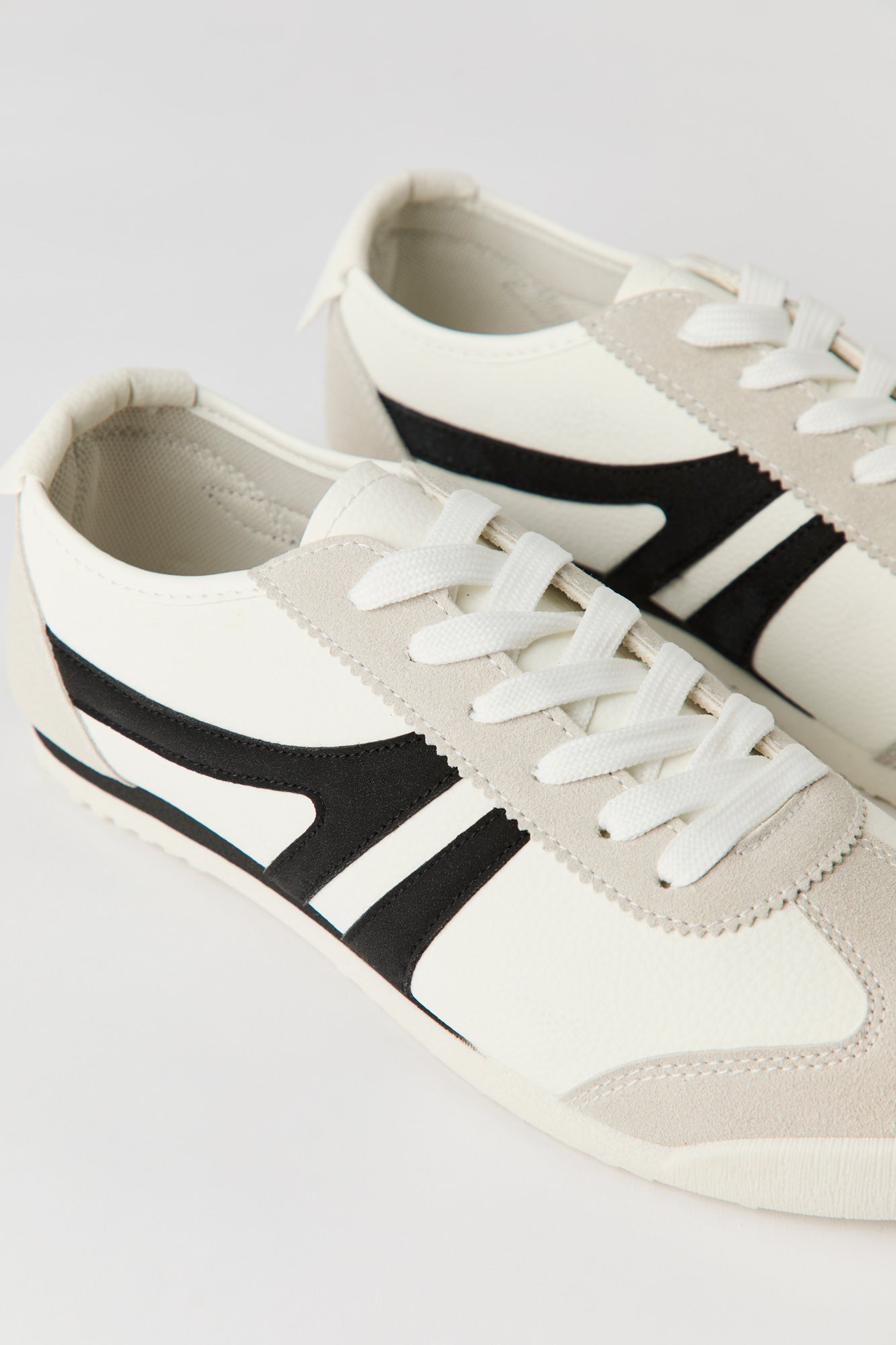 Retro Sneaker