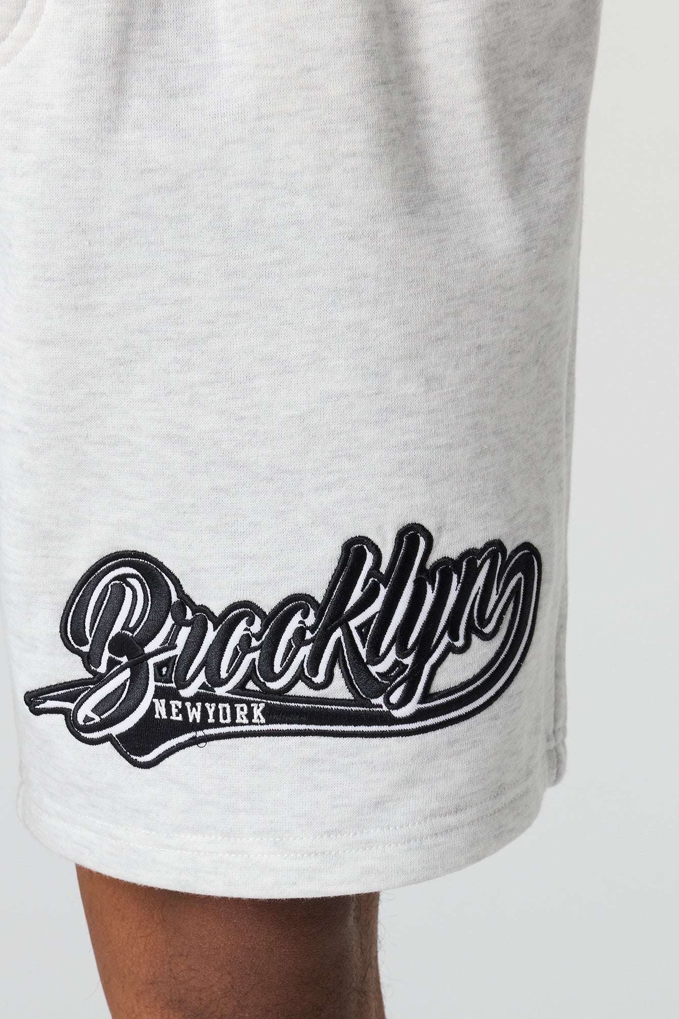 Graphic Fleece Short 8.5"