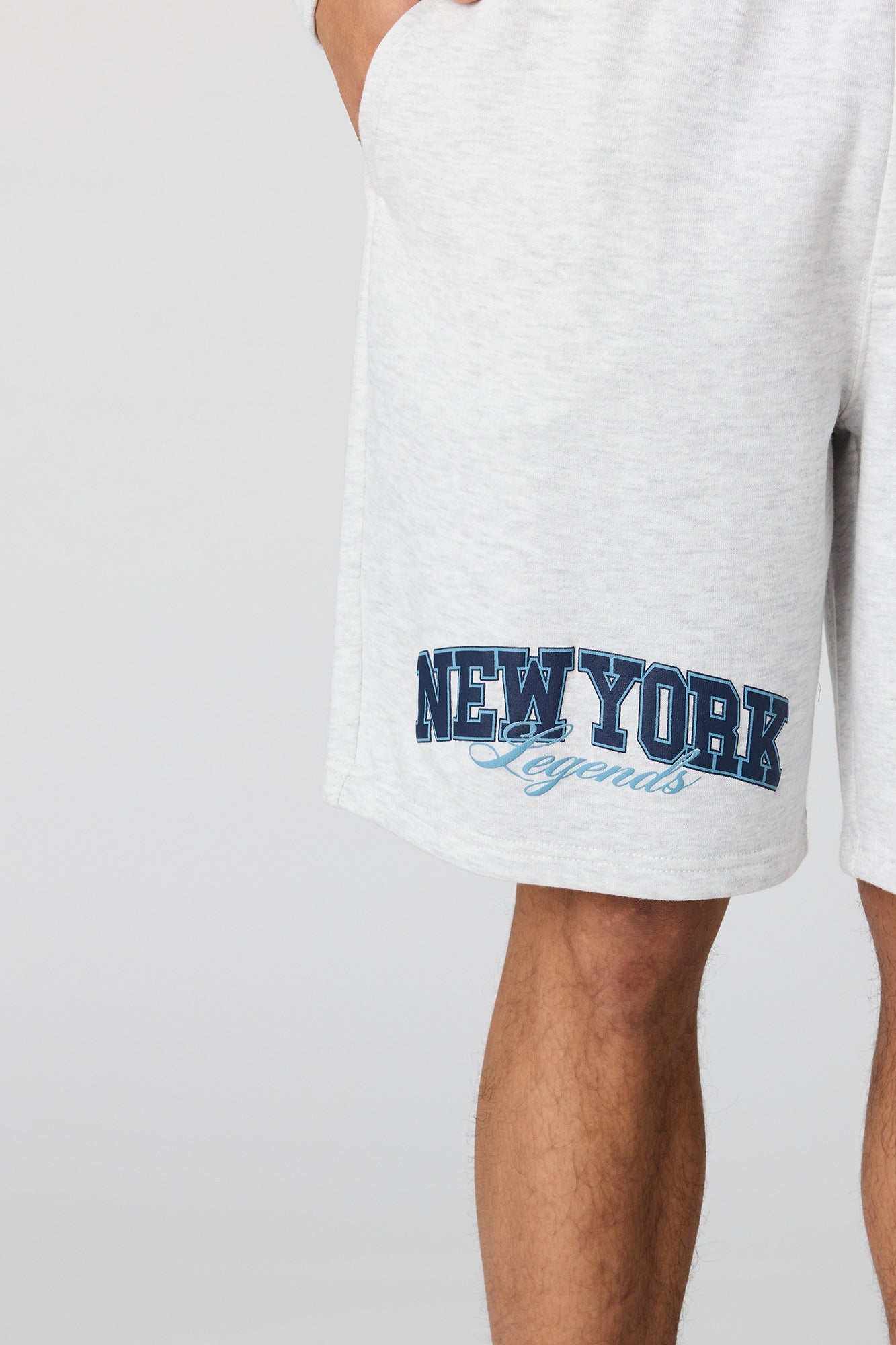 Graphic Fleece Short 8.5"
