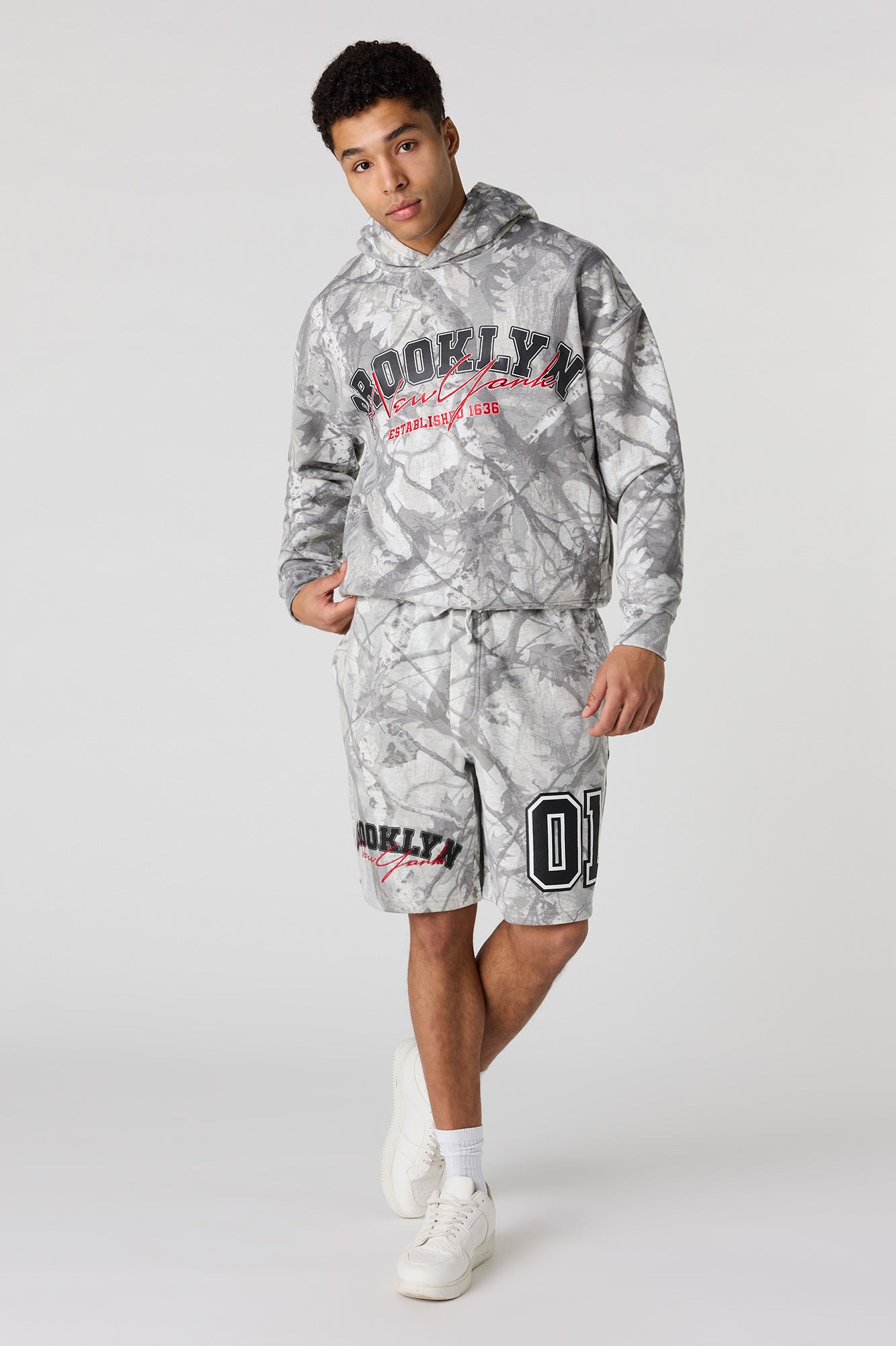 Graphic Fleece Short 8.5"