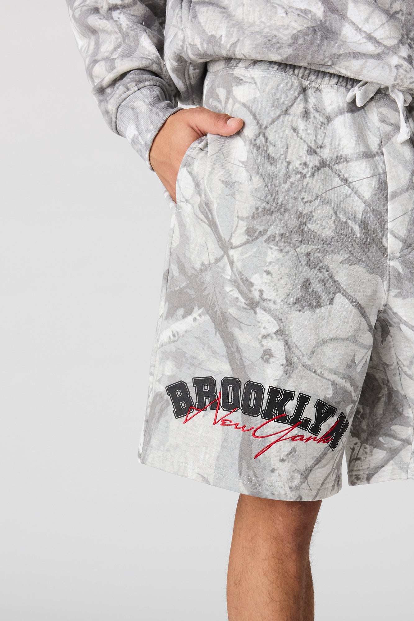 Graphic Fleece Short 8.5"