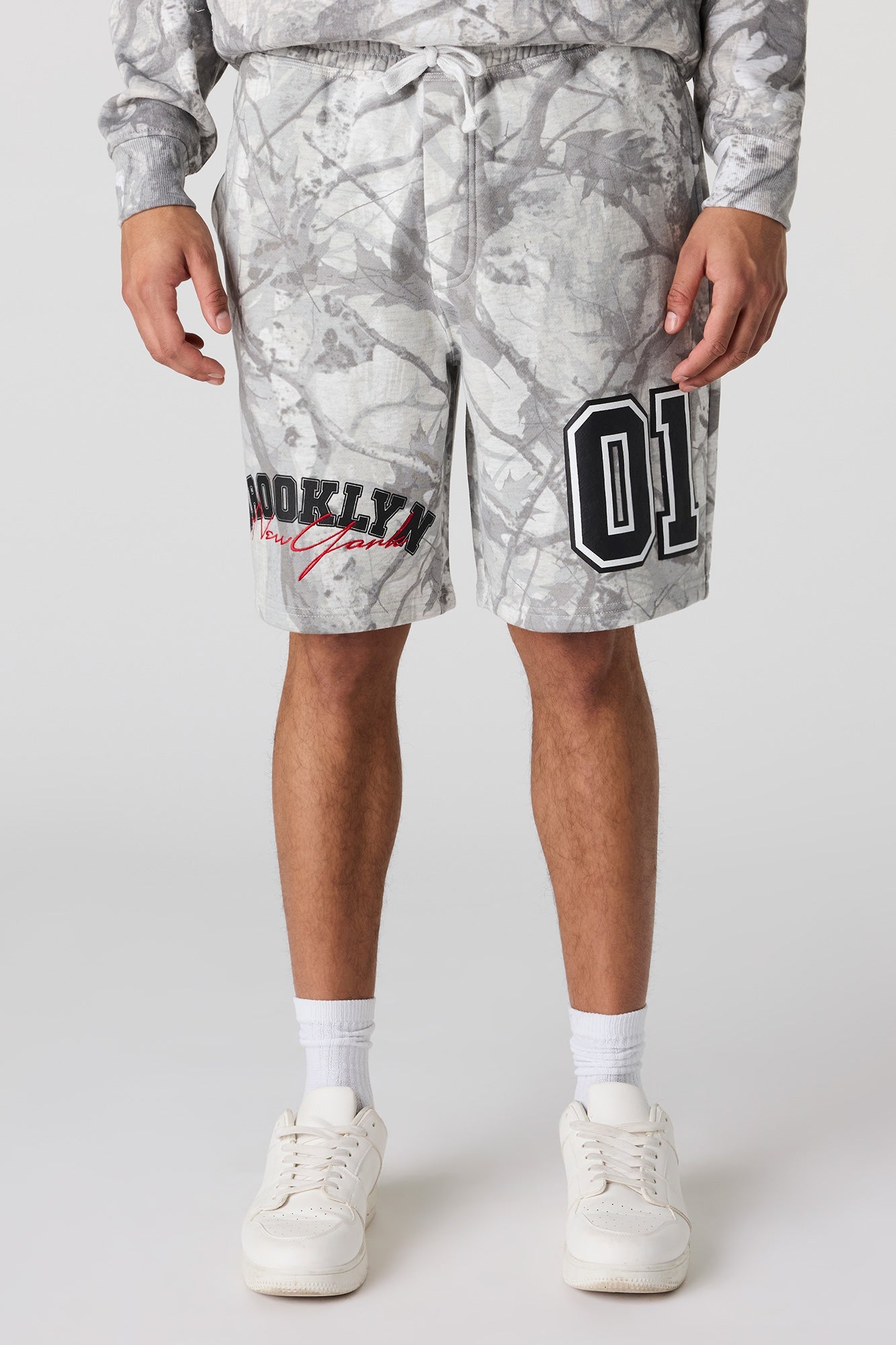 Graphic Fleece Short 8.5"
