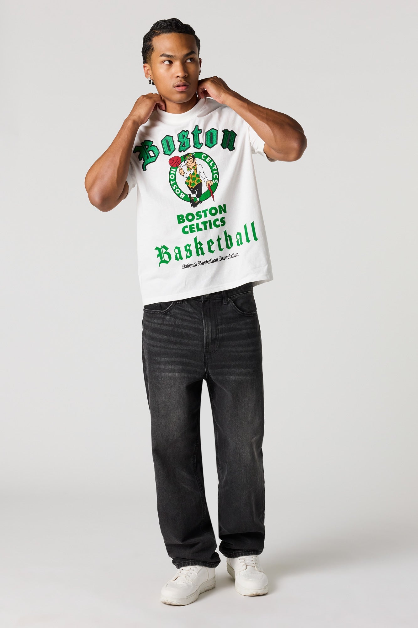 Boston Celtics Embroidered Graphic T-Shirt