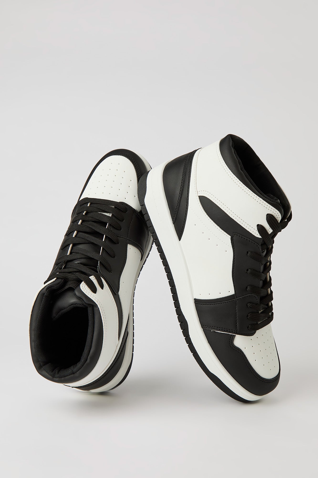 High Top Sneaker