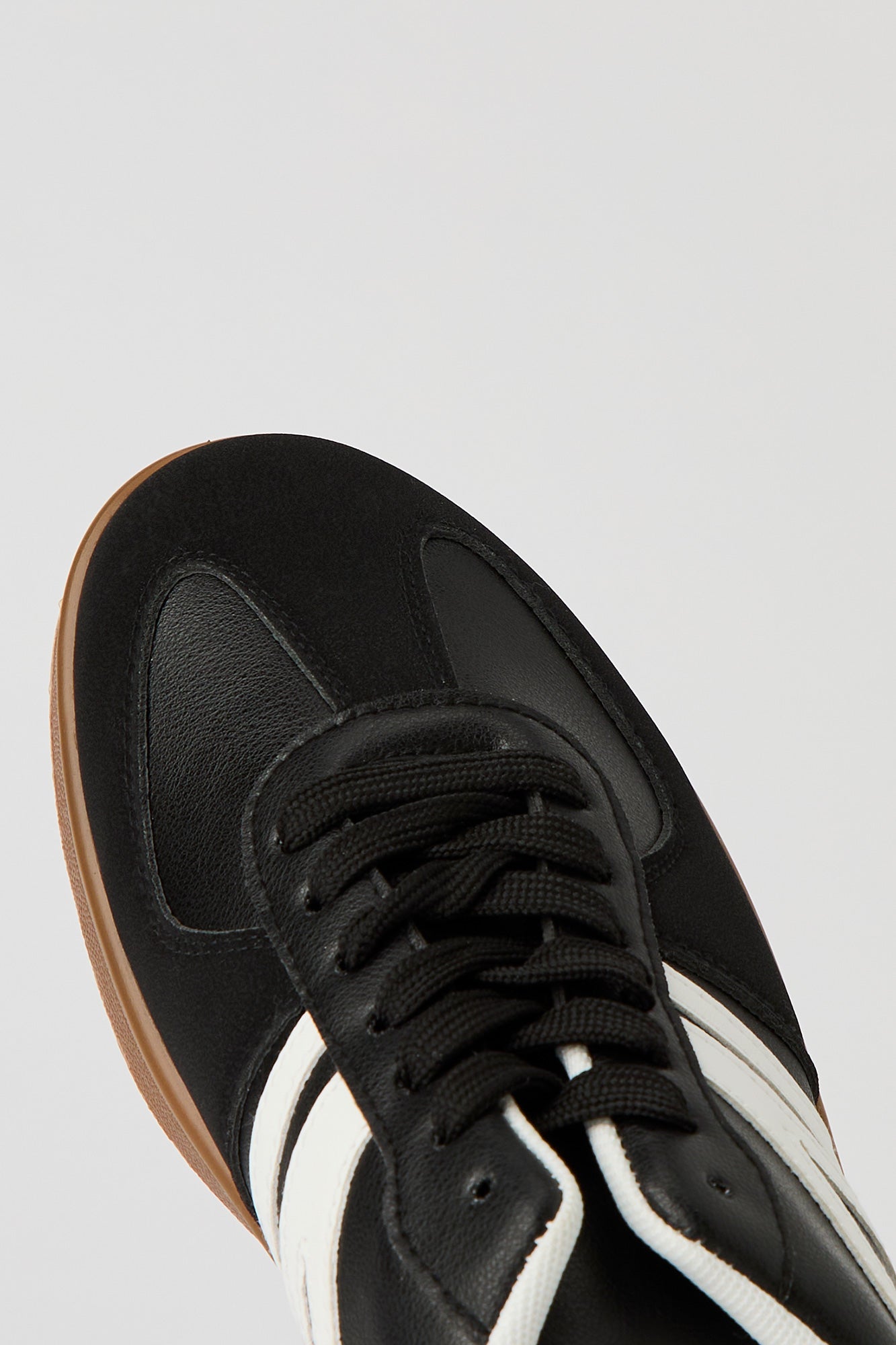Retro Sneaker