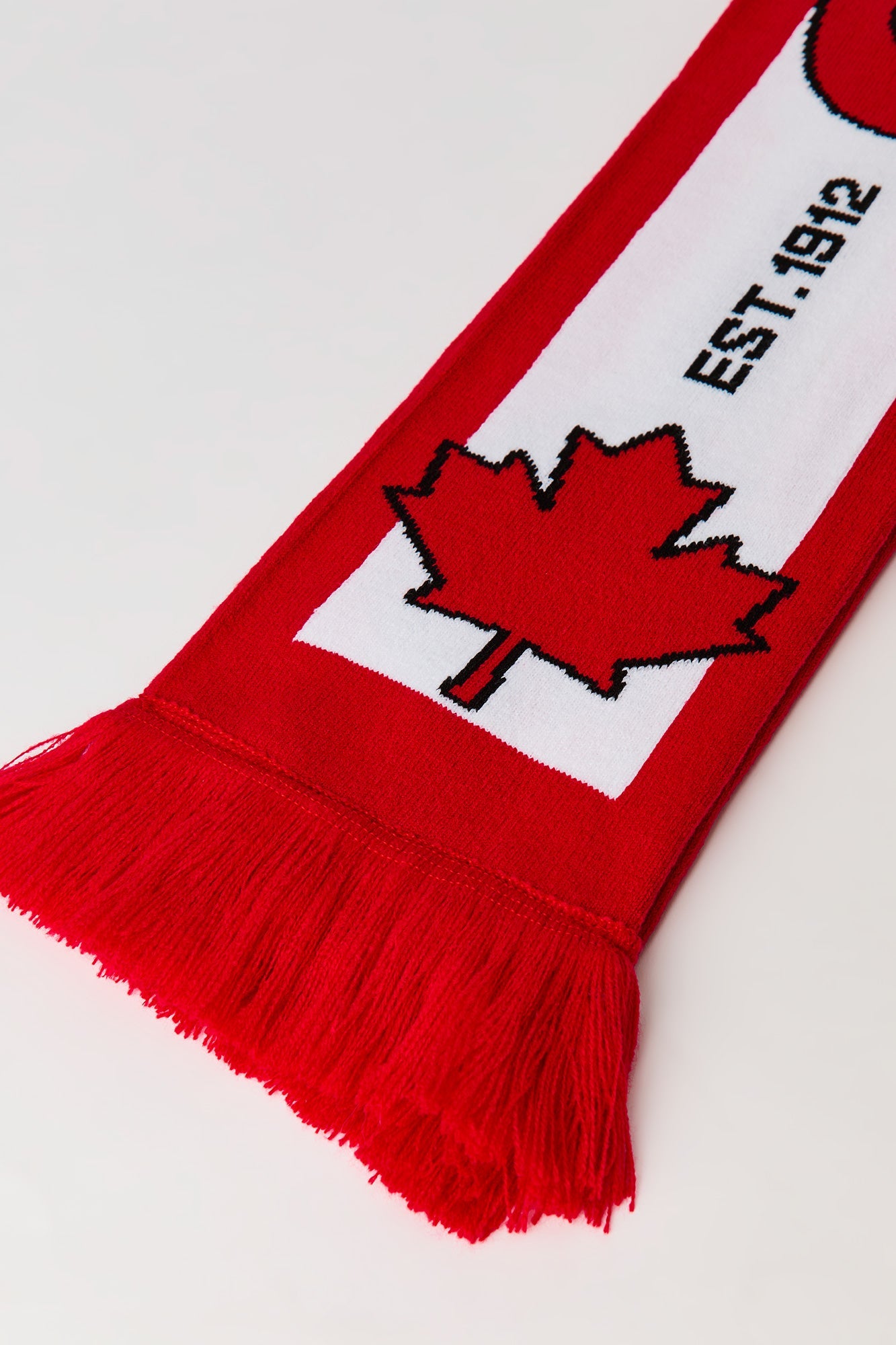 Canada Jacquard Knit Scarf