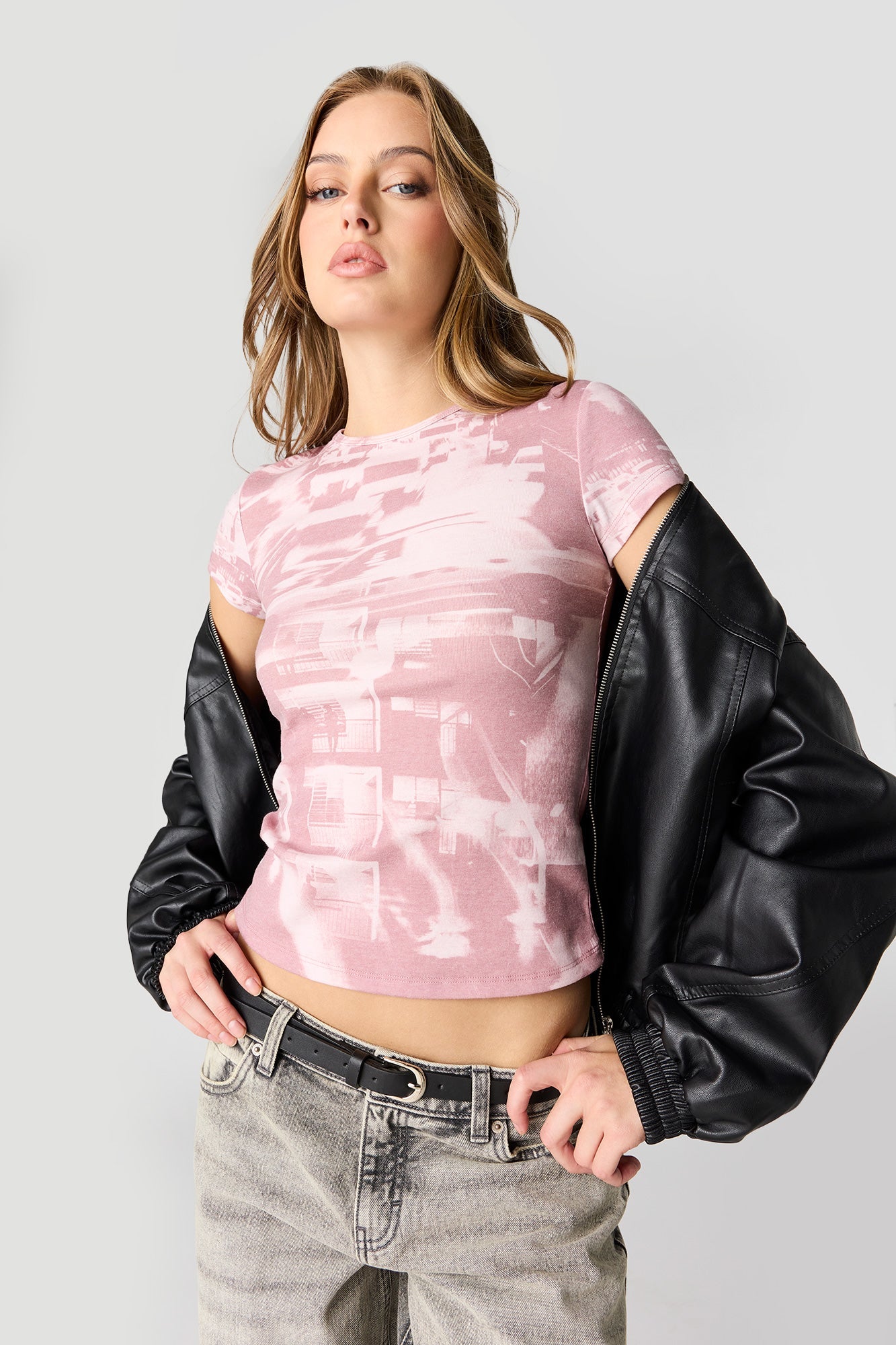 Graphic Ribbed Fitted T-Shirt