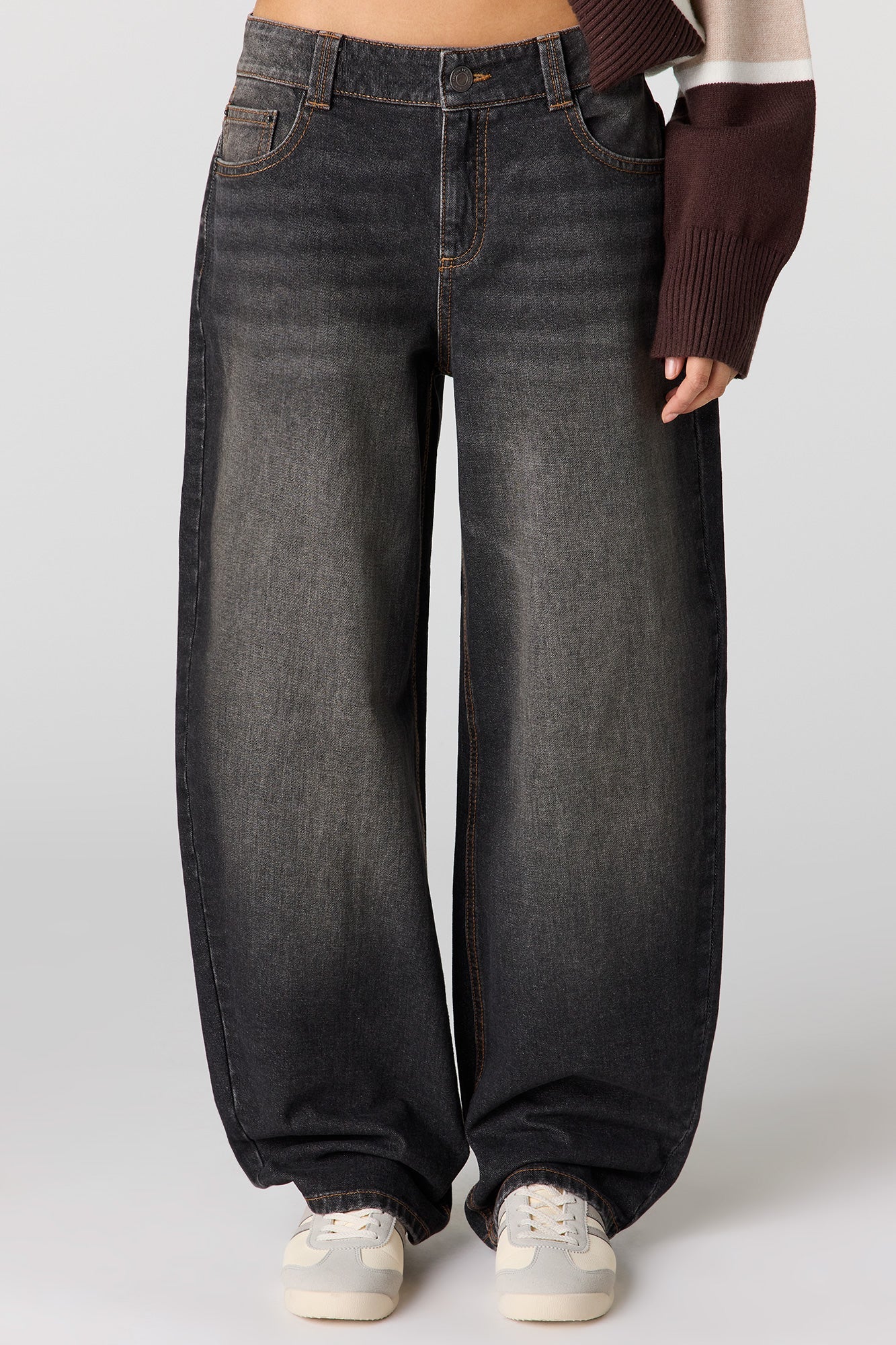 Low Rise Barrel Washed Black Jean
