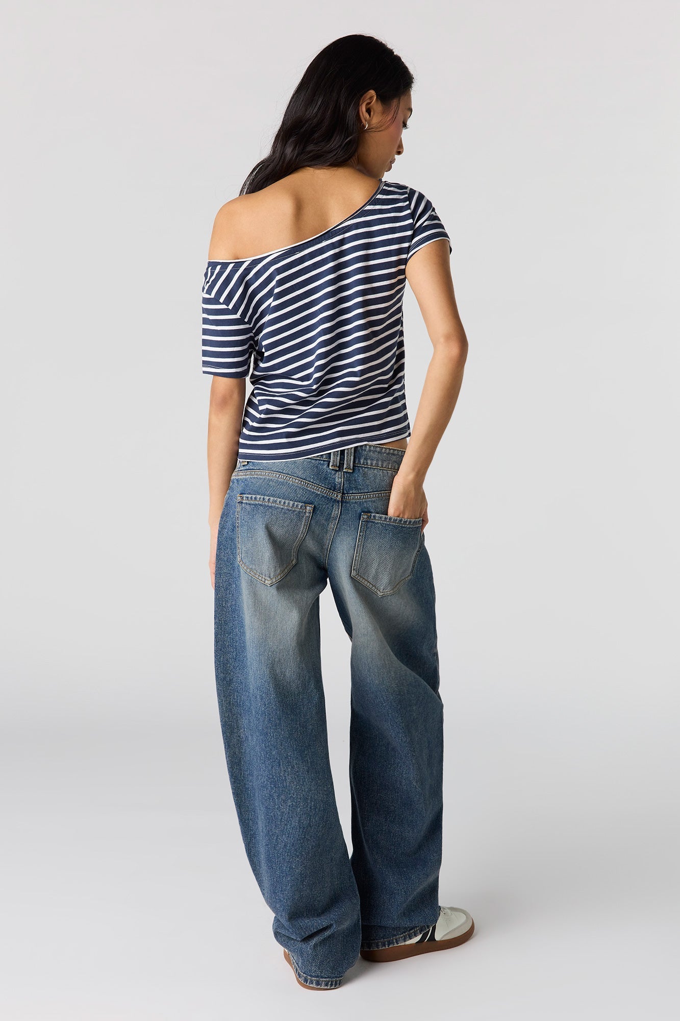Low Rise Barrel Vintage Dark Jean