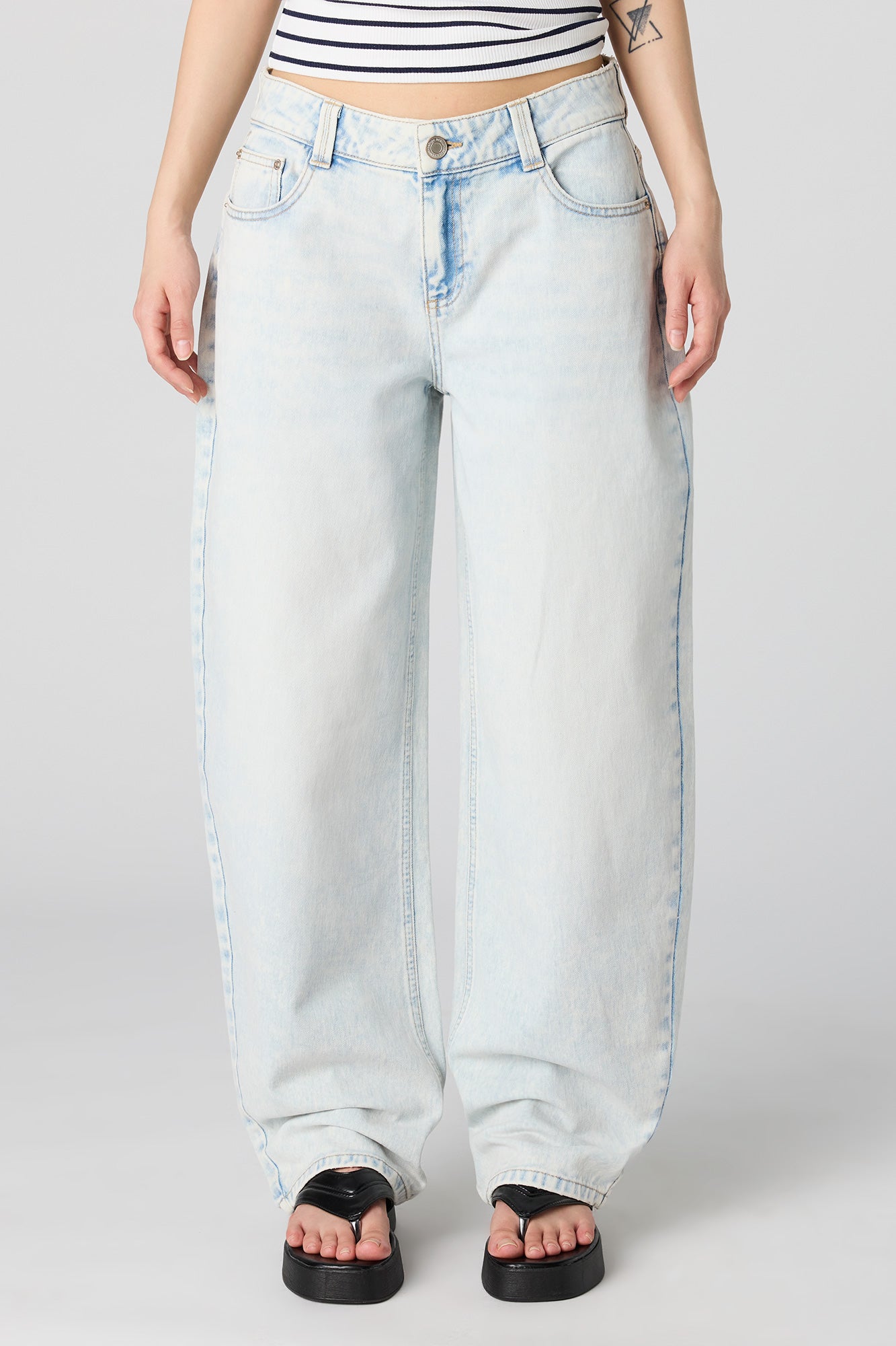 Low Rise Barrel Light Jean