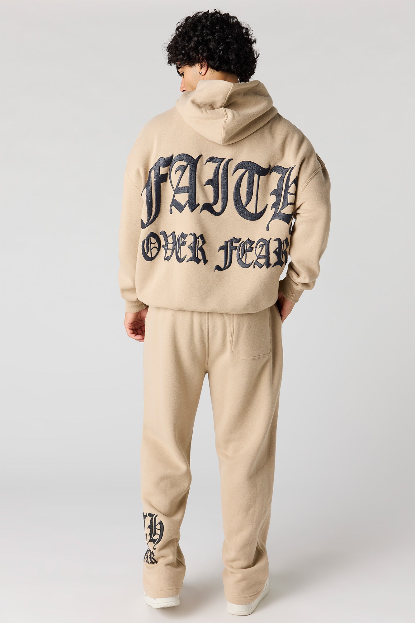 Graphic Fleece Wide Leg Sweatpant
