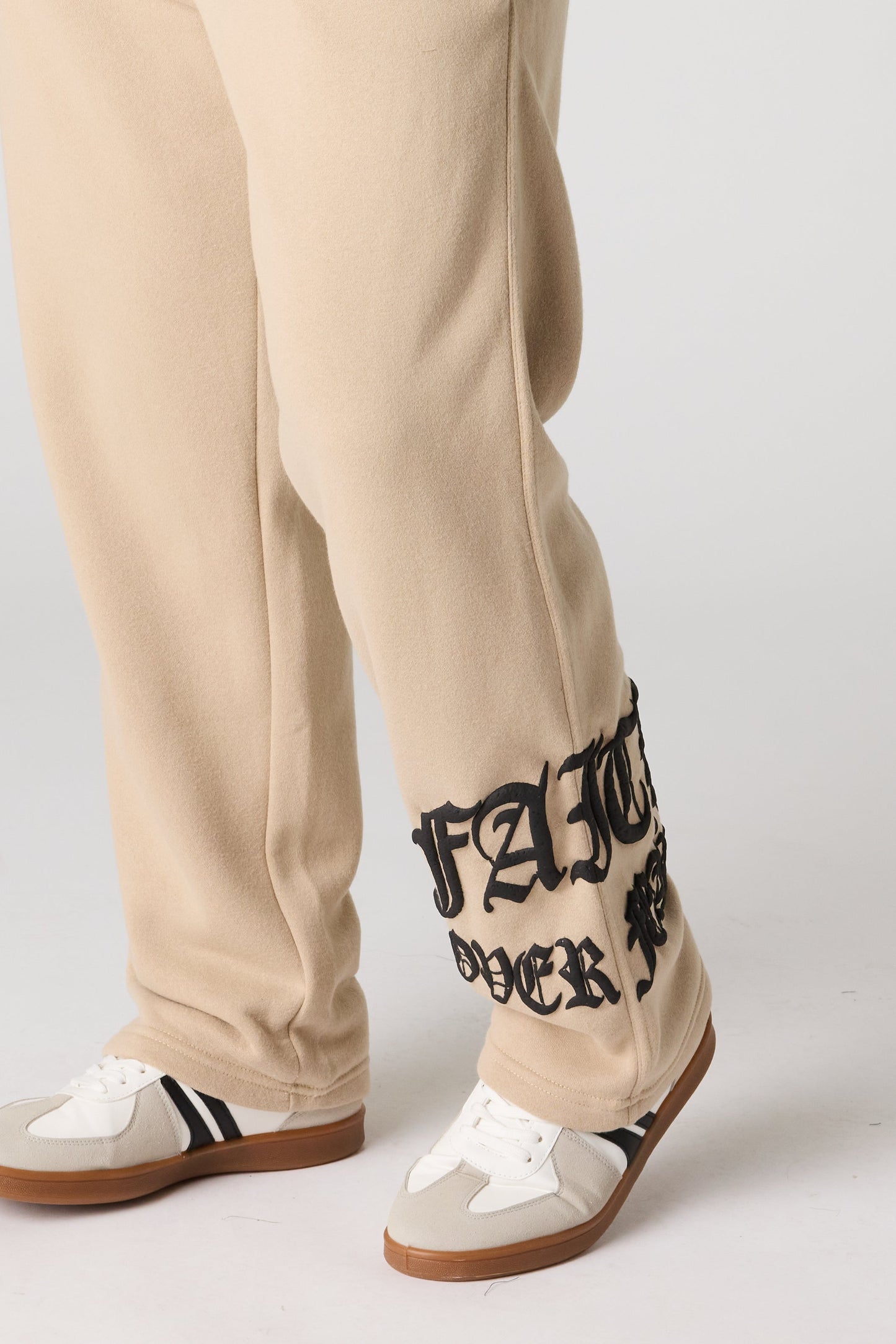 Graphic Fleece Wide Leg Sweatpant