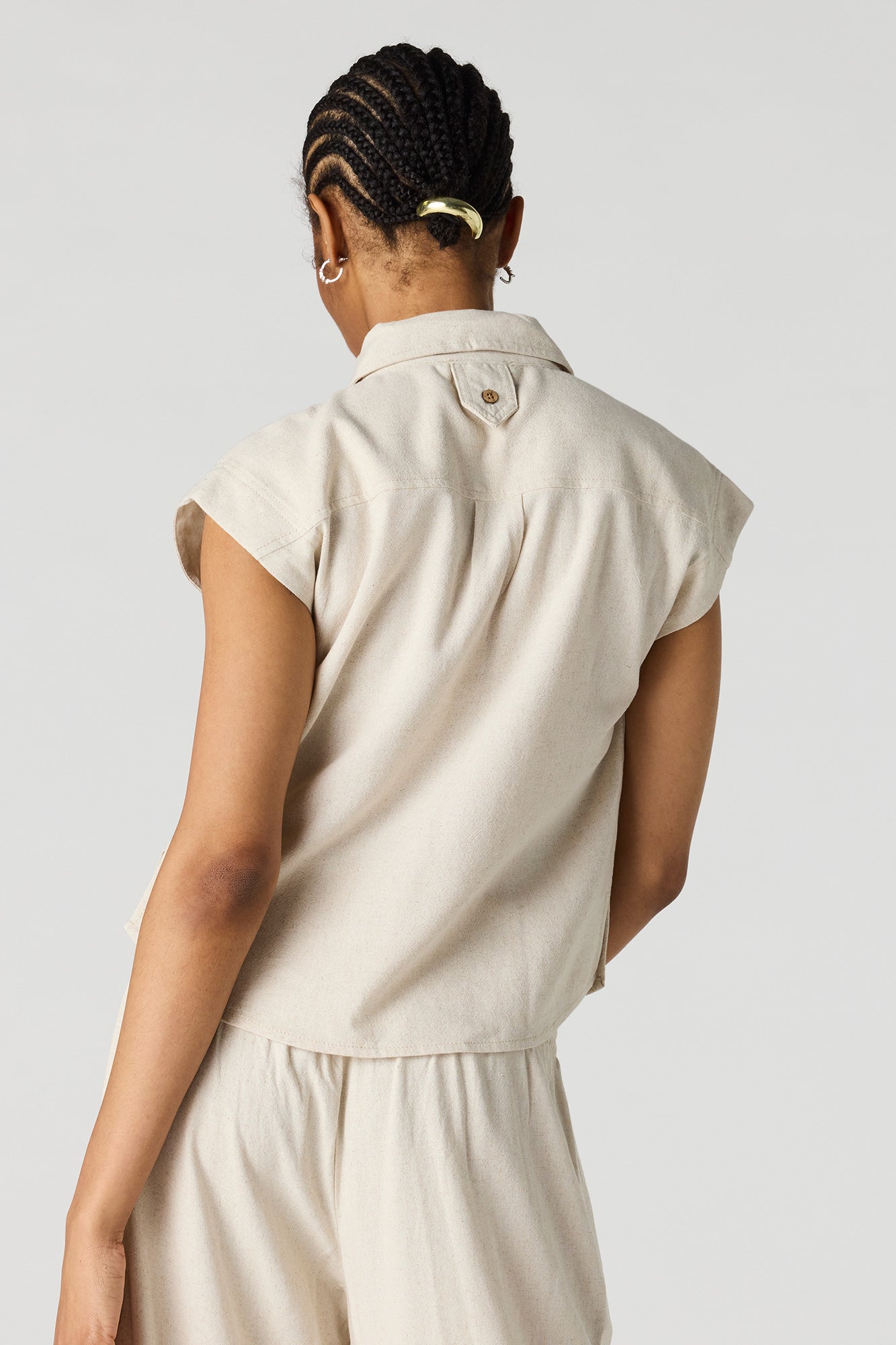 Linen-Blend Button-Up Collared Top