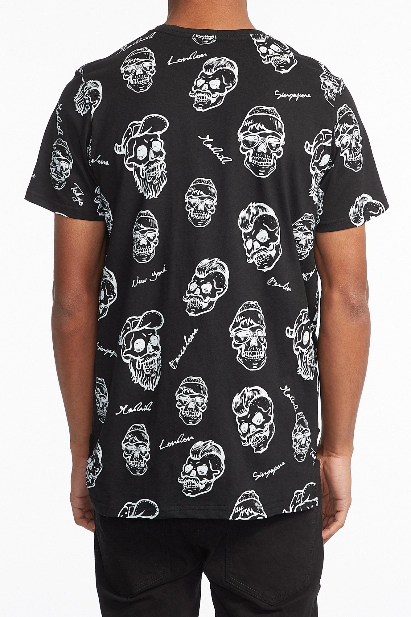 Guys Black Curved Hem Skull Graphic Tee